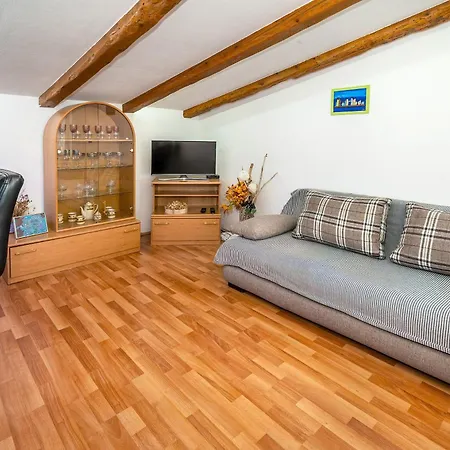 Apartman Karolina With Balcony Baška