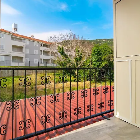 Apartman Karolina With Balcony