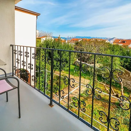Apartment Karolina With Balcony