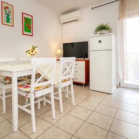 Apartment Karolina With Balcony
