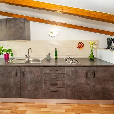 Apartment Karolina With Balcony Baska (Krk)