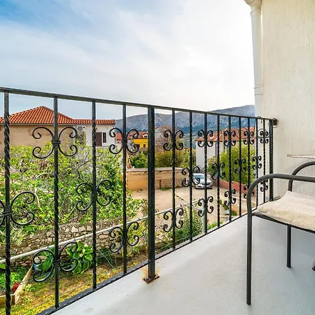 Apartment Karolina With Balcony